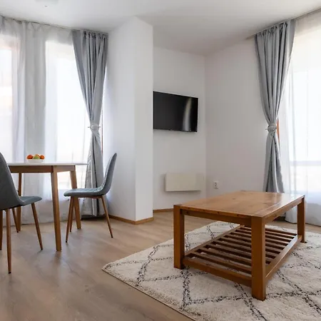 Light One Bed Flat Next To The Lift Appartement *