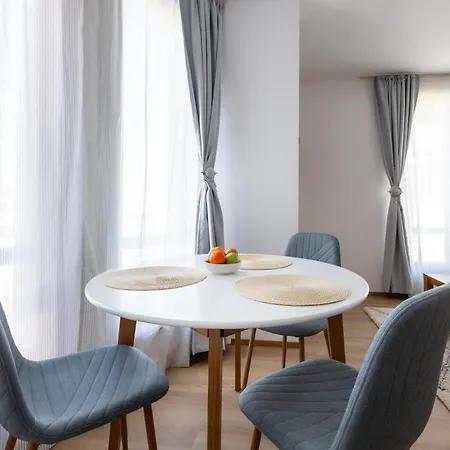 Light One Bed Flat Next To The Lift