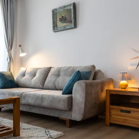 Light One Bed Flat Next To The Lift