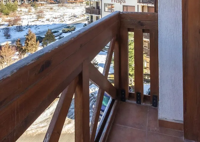 Light One Bed Flat Next To The Lift * バンスコ