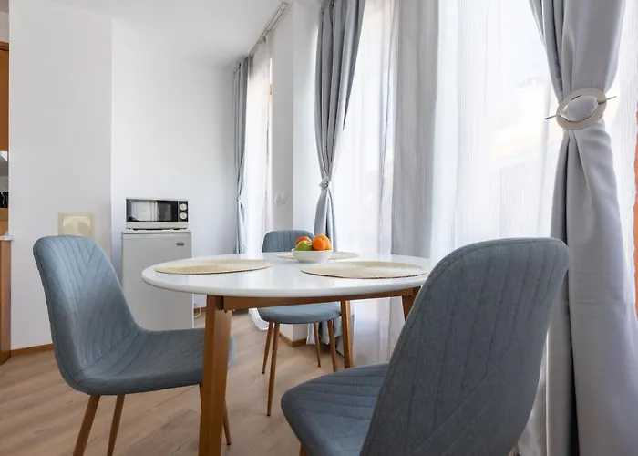 Light One Bed Flat Next To The Lift アパート *