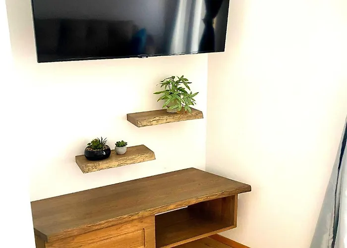 Light One Bed Flat Next To The Lift * バンスコ